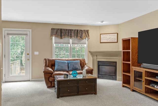 20 Waltham Dr 20, Plainville, MA 02762