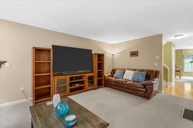20 Waltham Dr 20, Plainville, MA 02762