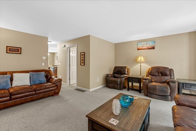 20 Waltham Dr 20, Plainville, MA 02762