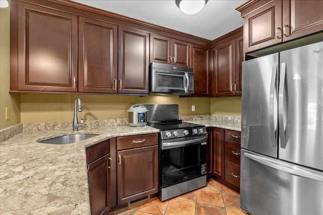 20 Waltham Dr 20, Plainville, MA 02762