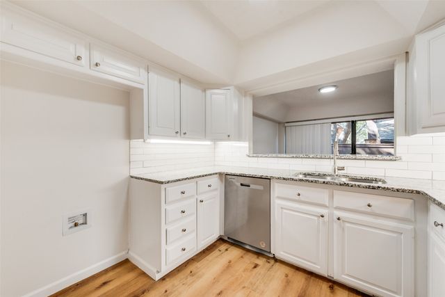 3205 Whispering Oak, Farmers Branch, TX 75234