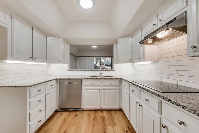 3205 Whispering Oak, Farmers Branch, TX 75234