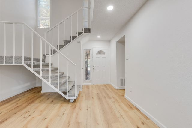 3205 Whispering Oak, Farmers Branch, TX 75234