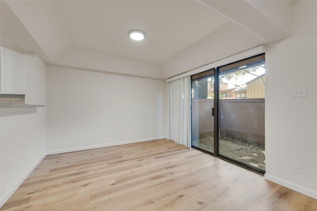 3205 Whispering Oak, Farmers Branch, TX 75234