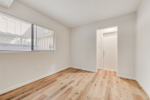 3205 Whispering Oak, Farmers Branch, TX 75234