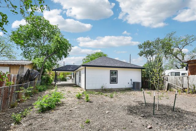 1229 Flanders Ave., San Antonio, TX 78211