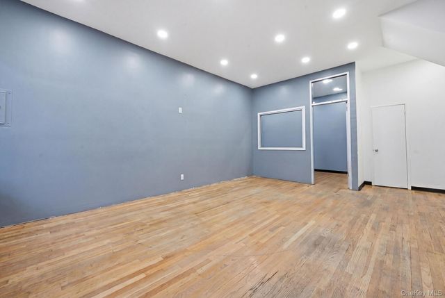 139-27 Queens Blvd, Briarwood, NY 11435