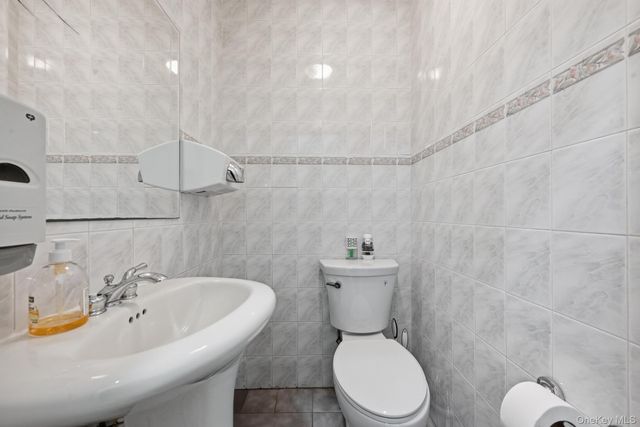 139-27 Queens Blvd, Briarwood, NY 11435