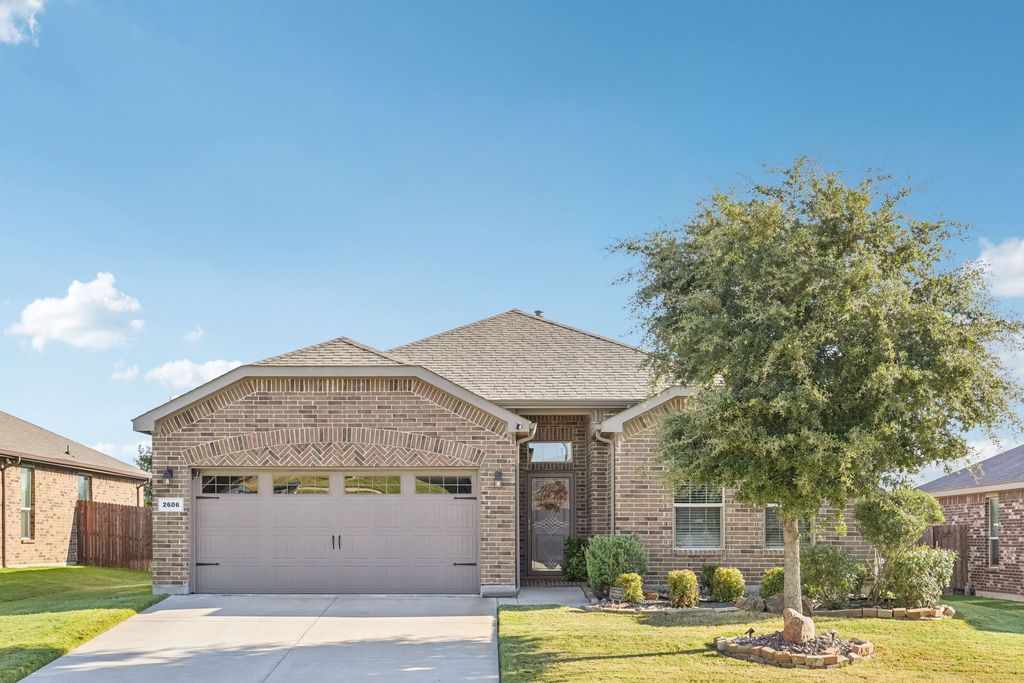 2606 Sunburst Drive, Glenn Heights, TX 75154