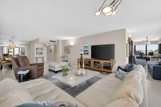 2220 S Ocean Boulevard 304, Delray Beach, FL 33483