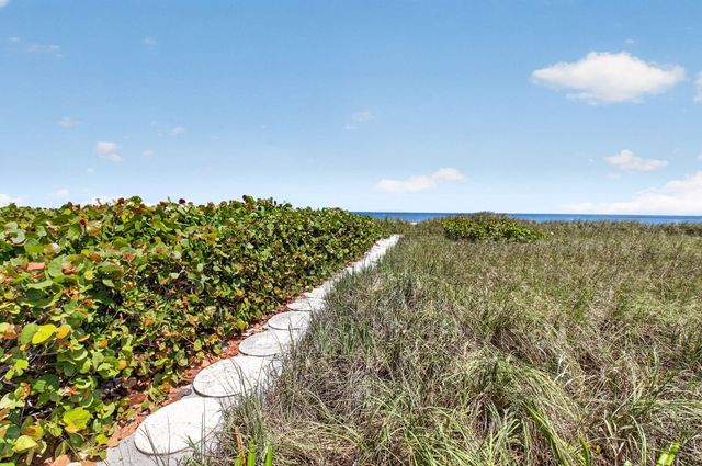 2220 S Ocean Boulevard 304, Delray Beach, FL 33483