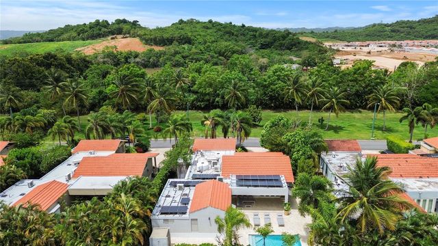 52 CAMINO DEL ZORZAL, Dorado, PR 00646