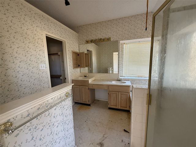 7606 Glenstone Street, Rowlett, TX 75089