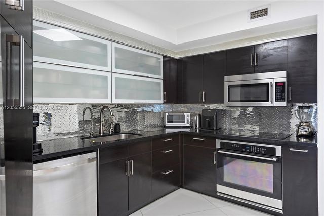 5151 Collins Ave 1420, Miami Beach, FL 33140