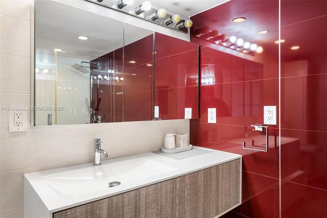 5151 Collins Ave 1420, Miami Beach, FL 33140