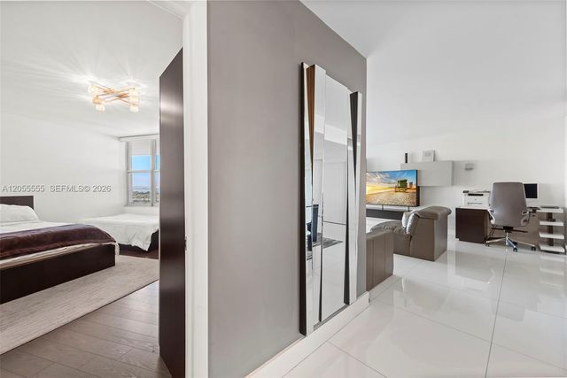 5151 Collins Ave 1420, Miami Beach, FL 33140