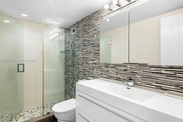 5151 Collins Ave 1420, Miami Beach, FL 33140