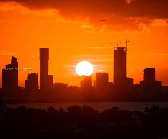 5151 Collins Ave 1420, Miami Beach, FL 33140