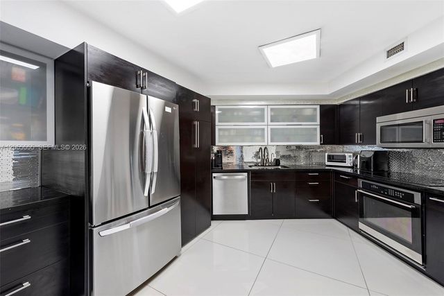 5151 Collins Ave 1420, Miami Beach, FL 33140
