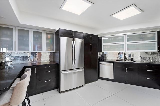 5151 Collins Ave 1420, Miami Beach, FL 33140