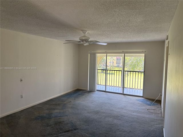 201 Quail Forest Blvd 305, Naples, FL 34105