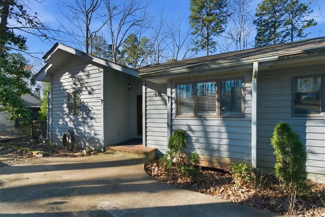 48 Commodore Drive, Salem, SC 29676