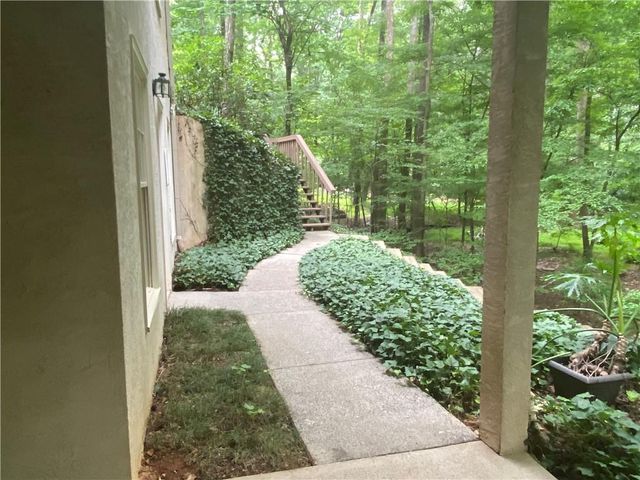 281 Oak Hammock Drive NW, Kennesaw, GA 30152