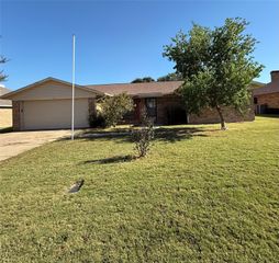 124 Juanita Avenue, Wills Point, TX 75169