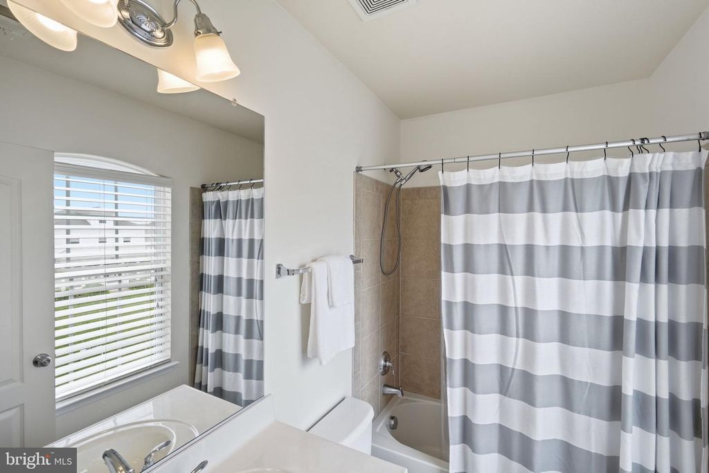 Image 22 of property listing at 232 EVELYNE ST, Chester, MD 21619