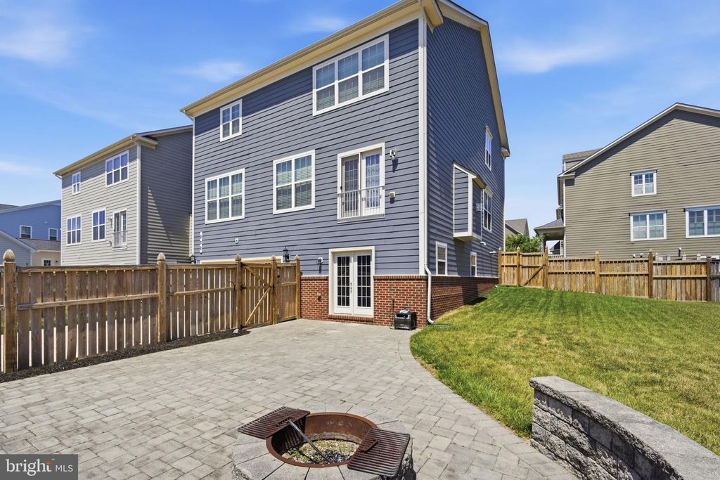Image 23 of property listing at 232 EVELYNE ST, Chester, MD 21619
