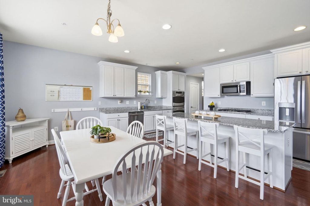 Image 3 of property listing at 232 EVELYNE ST, Chester, MD 21619