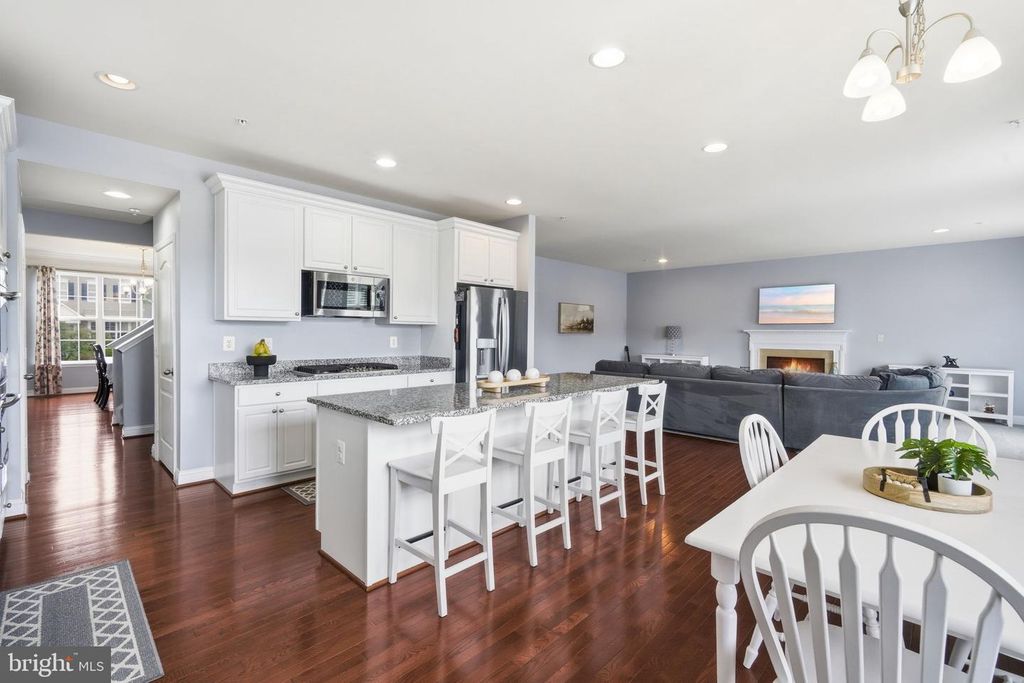 Image 4 of property listing at 232 EVELYNE ST, Chester, MD 21619