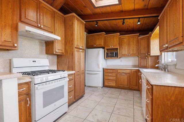 2600 Highland Drive, Carlsbad, CA 92008