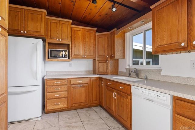 2600 Highland Drive, Carlsbad, CA 92008