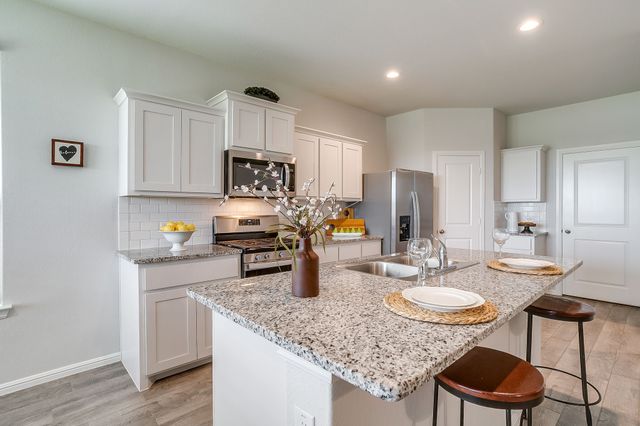 10025 Poinsett Way, Fort Worth, TX 76108