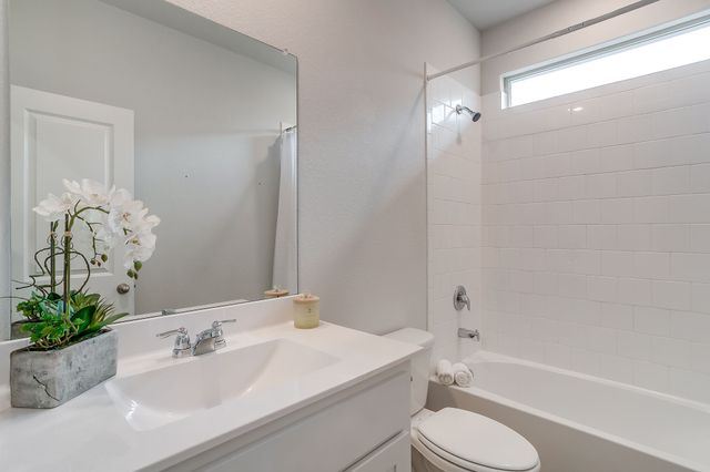 10025 Poinsett Way, Fort Worth, TX 76108