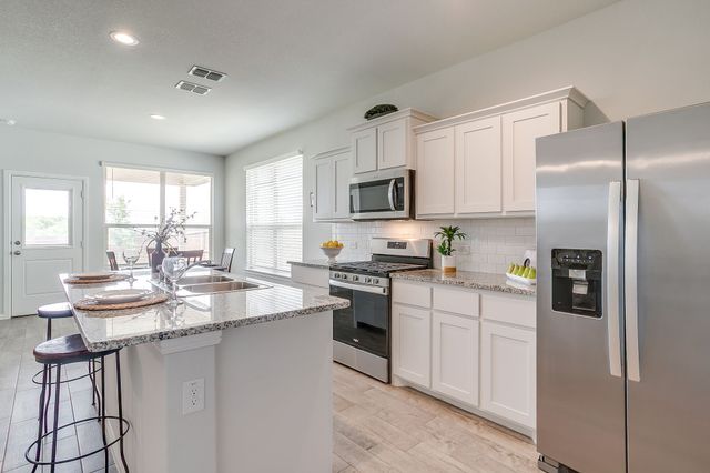 10025 Poinsett Way, Fort Worth, TX 76108