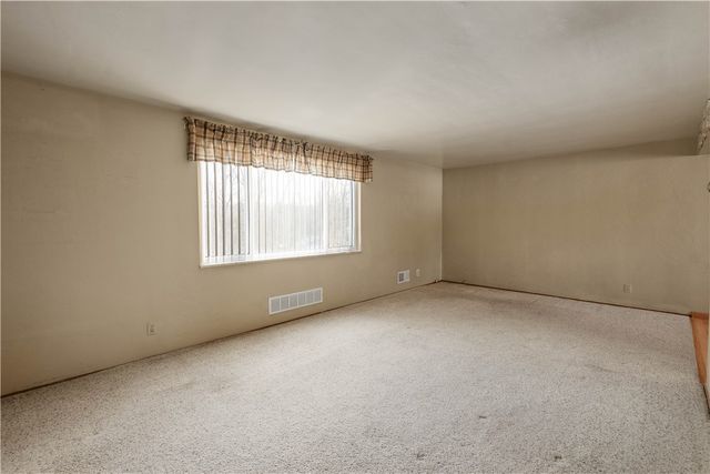 1740 Malor Dr, Baldwin Boro, PA 15227