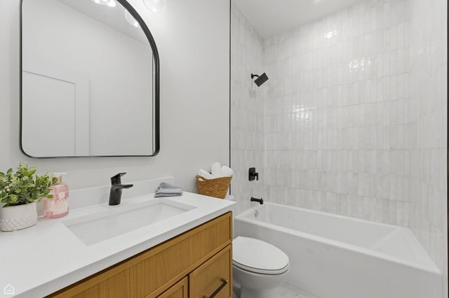 4130 S calumet Avenue, Chicago, IL 60653