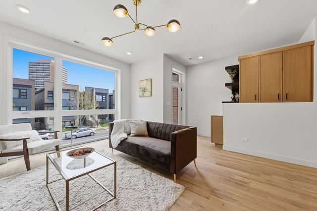 4130 S calumet Avenue, Chicago, IL 60653