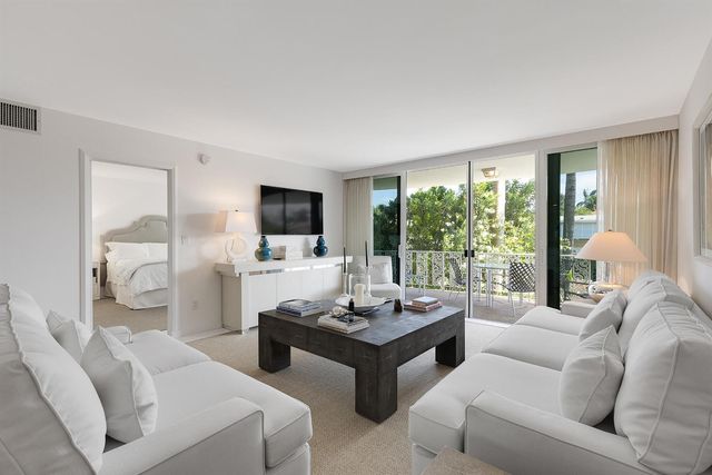 227 Australian Avenue 1e, Palm Beach, FL 33480