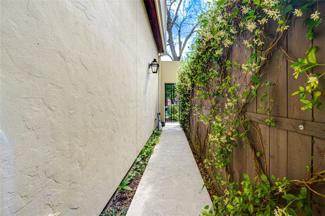 6520 Rodrigo Street, Houston, TX 77007