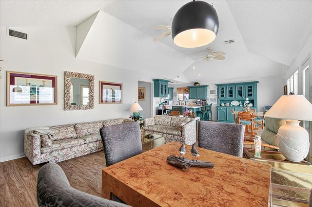 427 Tahiti Road, Tiki Island, TX 77554