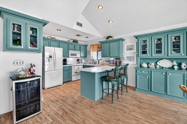 427 Tahiti Road, Tiki Island, TX 77554