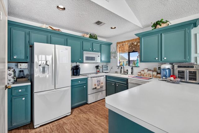 427 Tahiti Road, Tiki Island, TX 77554