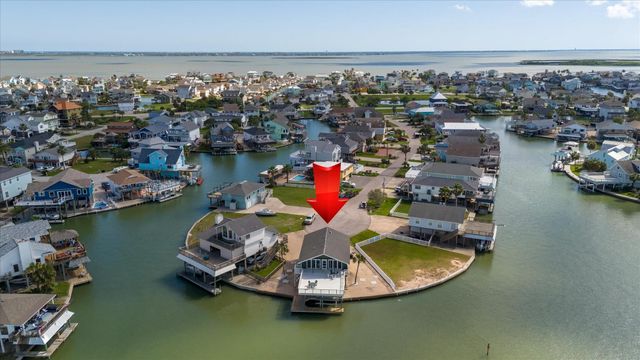 427 Tahiti Road, Tiki Island, TX 77554