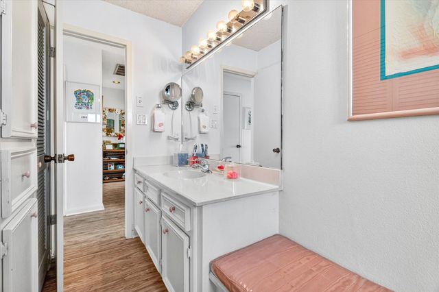 427 Tahiti Road, Tiki Island, TX 77554