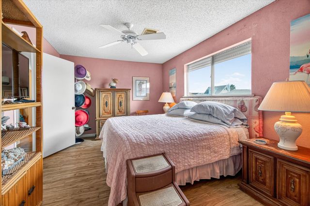 427 Tahiti Road, Tiki Island, TX 77554