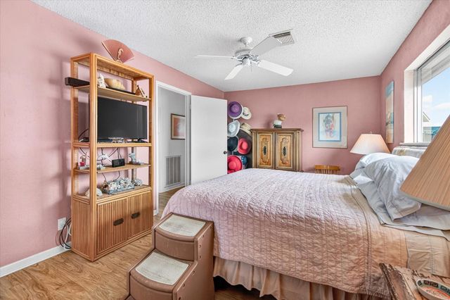 427 Tahiti Road, Tiki Island, TX 77554