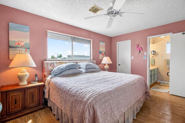 427 Tahiti Road, Tiki Island, TX 77554